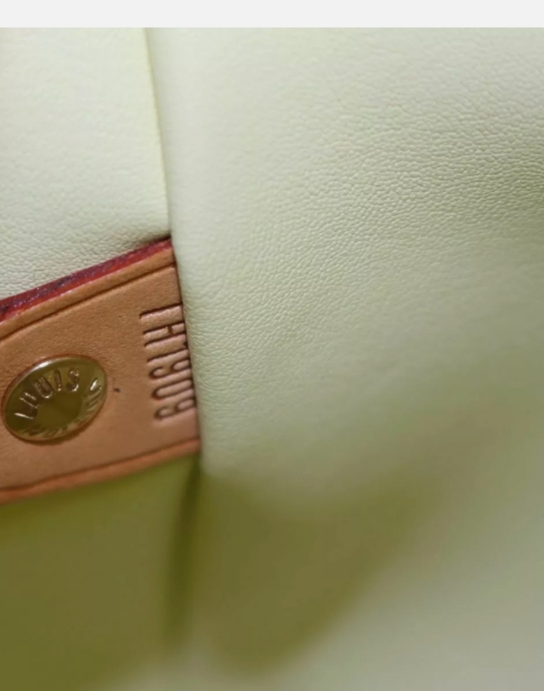 Louis Vuitton - Picture 2 of 4